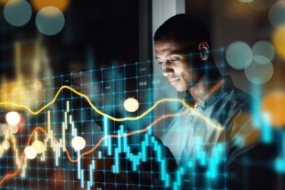 Predictive analytics vs historical data comparison for business decision-making